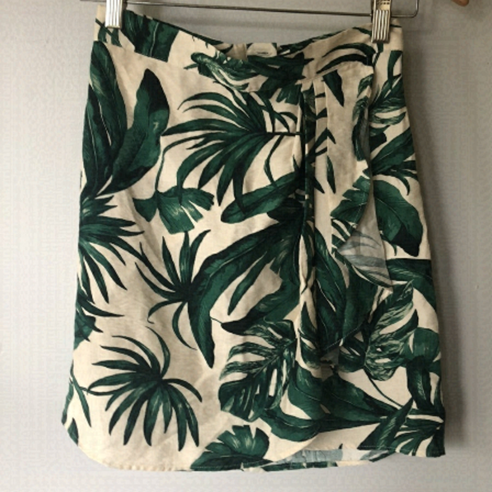 Nwt H&M mini wrap skirt palm leaf pattern